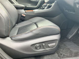パワーシート搭載。微妙な調整が手軽にでき、最適なポジションで運転することが可能です。