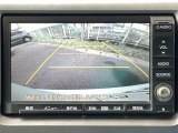 バックモニター付きで、車庫入れやバック時の後方確認をサポート。