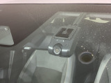 【ホンダセンシング】 「ミリ波レーダー」と「単眼カメラ」の異なる特性を持つ2つのセンサーなどにより、安心・快適な運転を支援します。ドライブレコーダー付きで、万が一の場合でも安心です。