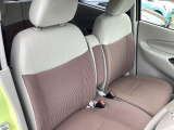 運転席まわりには十分なスペースがあり、大柄な方でもゆったり運転していただける環境です。