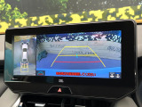 【パノラミックビューモニター】専用のカメラにより、上から見下ろしたような視点で360度クルマの周囲を確認することができます☆死角部分も確認しやすく、狭い場所での切り返しや駐車もスムーズに行えます。