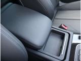 Audi正規ディーラーが高品質をお約束。高度な訓練・教育を受けたAudi専任メカニックが、100項目にもおよぶ精密な点検を実施。すべてクリアしたAudi車だけ、あなたのお手元に届けられるのです