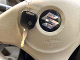 【キーレス】少し離れた場所からでもボタン一つでドアの開錠・施錠ができるのでとっても便利!ドアの鍵穴周りに傷をつけることもありません♪