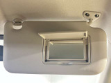 【運転席サンバイザー】鏡が付いているのでメイク直しなどにも便利★