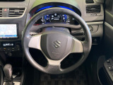 インテリアに合わせたデザインのステアリングは、運転される方のことも考え、運転しやすい形状、大きさです。是非一度、実際に触ってお確かめください。