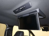 【後席モニター】装着車、お子様達にも大人気!後ろの席でテレビ番組やお好みのDVDが見れるので退屈せずにお過ごし頂けます!
