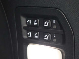 サードシートは電動で収納出来ます。