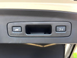 【パワーバックドア】スマートキーや運転席のボタンを押すだけでリアゲートが自動で開閉します!荷物を持っている時や、高い位置にあるバックドアを閉める際に便利な機能です♪