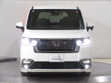 ヘッドライトとフォグは切れのある光り方のLED!