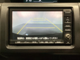 バックでの車庫入れも安心です! リアカメラが付いているバックモニター付のナビを装備しております。操作線もついており距離感も画面から確認できます。