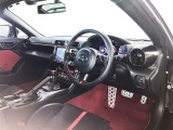 運転席周りのレイアウトをご覧ください。ナビゲーションが綺麗に装着されすっきり収まってますね!