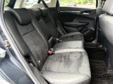 ★セカンドシートアレンジ★ 左右分割式のチップ機構を備えています。荷物の状況に応じて使い分けできます。背の高い荷物も積込みOKです。