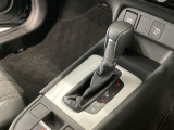 オートマチックシフトレバーは、手になじみ操作しやすい形状で安全運転にもつながります♪