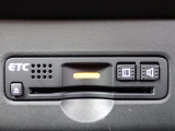 ■【ETC車載器】が装備されています。セットアップをしてお渡しとなり、ETCカードを差し込むだけで高速道路の利用が可能です。