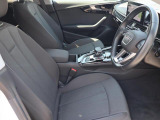 Audi正規ディーラーが高品質をお約束。高度な訓練・教育を受けたAudi専任メカニックが、100項目にもおよぶ精密な点検を実施。すべてクリアしたAudi車だけ、あなたのお手元に届けられるのです