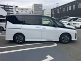 スライドドアで乗り降りしやすいですよ!