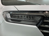 LEDヘッドライトは、点灯の瞬間から最大光量を発揮し、突然暗くなるトンネルなどでの安定感を高めます。