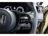 Hondaセンシングの機能のひとつ、アダプティブクルーズコントロール付!アクセルから足を離しても設定したスピードと前車との車間を保ち走行してくれます!車線維持もアシスト☆高速道路で疲労軽減ですね☆