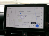 DCM(専用通信機)を装備したコネクティッドナビです。なお無償でのご利用期間は限定(令和12年10月まで)されています。詳しくは営業スタッフにお問い合わせください。
