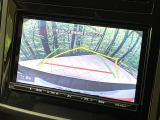 【バックカメラ】駐車時に後方がリアルタイム映像で確認できます。大型商業施設や立体駐車場での駐車時や、夜間のバック時に大活躍!運転スキルに関わらず、今や必須となった装備のひとつです!