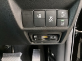 ビルトインタイプの【ETC】で見た目もスッキリ。高速道路の利用にとても便利です。【安全装置】衝突被害軽減ブレーキ・横滑り抑制機能・路外逸脱制御機能も付いていますので安心です。