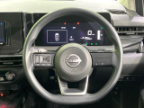 インテリアに合わせたデザインのステアリングは、運転される方のことも考え、運転しやすい形状、大きさです。是非一度、実際に触ってお確かめください。