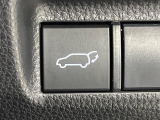【パワーバックドア】スマートキーや運転席のボタンを押すだけでリアゲートが自動で開閉します!荷物を持っている時や、高い位置にあるバックドアを閉める際に便利な機能です♪
