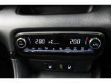 運転席と助手席、それぞれ温度調節ができ、オールシーズン快適なオートエアコンとなっております!