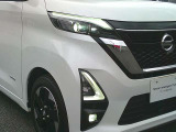 ハロゲンヘッドランプの約2倍の光量でより明るく照らし、消費電力が少なく済む、LEDヘッドランプとフォグランプ!夜間走行時の視認性を高め、とても安心です♪