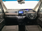 【前方視界】開放的な前方視界!運転がしやすく疲れにくいです♪窓が大きく、見通しがとっても良いおクルマですよ♪