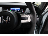 Hondaセンシングの機能のひとつ、アダプティブクルーズコントロール付!アクセルから足を離しても設定したスピードと前車との車間を保ち走行してくれます!車線維持もアシスト☆高速道路で疲労軽減ですね☆