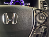 ハンドルにHondaセンシング系のクルーズコントロールやレーンキープアシストなどの操作スイッチが装備されています。ハンドルから手を離さず安全に操作できます。