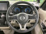 インテリアに合わせたデザインのステアリングは、運転される方のことも考え、運転しやすい形状、大きさです。是非一度、実際に触ってお確かめください。