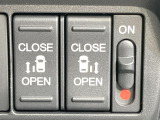【両側パワースライドドア】スマートキーや運転席のスイッチで後席両側スライドドアの開閉が可能♪電動だから力を入れてドアを開ける必要が無く、小さなお子様でも簡単に開け閉めでき快適です♪