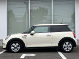 MINI NEXT2年間走行距離無制限保証、安心もMINIクオリティ。MINIを熟知したメカニックによる100項目の納車前点検。交換基準に達した部品があれば、MINI純正部品だけを使用し整備した後にお引渡しします。
