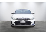 BMWのまさに「顔」ともいえる「キドニー・グリル」は、他の追随を許さない存在感を誇り、「キドニー・グリル」を見かけただけでBMWの風格を感じさせます!!