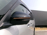 ウインカー付きドアミラーです。周りに「ウインカー&ハザード」を気づいてもらえるお洒落&安全確保のアイテムです。