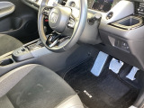 シートはフィット性も良く、楽な運転姿勢を保てます。