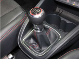 ■6速MT ■フルタイム4WD ■アイドリングストップ ■アウディドライブセレクト(自動、ダイナミック、効率)