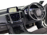 使いやすさや安全性を追求したステアリング周り!高級車ゆえにスイッチ類が多いのも特徴ですね!考え尽くされた配置ですぐに使いこなす事が出来ますのでご安心下さい!是非、体感してみて下さい!!
