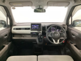 【前方視界】開放的な前方視界!運転がしやすく疲れにくいです♪窓が大きく、見通しがとっても良いおクルマですよ♪