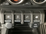 車両の横滑りを感知すると、自動的に車両の進行方向を保つように車両を制御します。雨の日など滑りやすい路面状況でも安全な運転が可能です♪