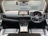 運転席周りになります。内装色はブラックです。
