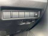 オートマチックハイビームとは、先行車や対向車のライトを認識し、ハイビームとロービームを自動で切り替える機能です。夜道の視界を確保します。詳細は販売店スタッフまでおたずねください。