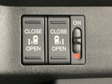 【両側パワースライドドア】両側がパワースライドドアになっており、運転席のスイッチやスマートキーでも開閉が可能です!開口部も広いので乗り降りも楽々♪