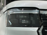 LEDヘッドライトは、点灯の瞬間から最大光量を発揮し、突然暗くなるトンネルなどでの安定感を高めます。