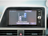 「縦列ガイド機能」障害物や周囲の車との距離感がつかみにくい縦列駐車を、画面の目印に合わせるだけで正確にこなせます!