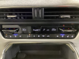 暑い夏の時期にとっても快適なシートベンチレーションを装備!シート内部に取り付けられたファンでシートの表面を換気して、涼しくしてくれます。