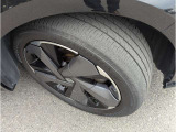 日産純正アルミホイール。タイヤサイズは205/55R17インチです。