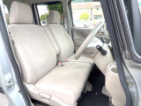 運転席シート廻りは使用感も少なく、良好な状態となっています。前オーナー様が丁寧に使っていたことがよくわかりますね。
